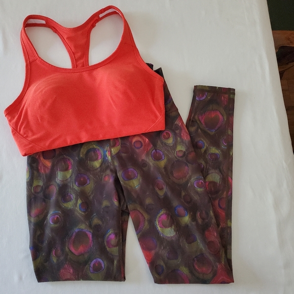 Sports bra size small, and XS leggings. - Picture 1 of 2